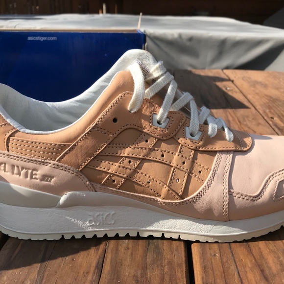 Men's (I bought them for me) Asics Tiger Gel Shoes - Picture 5 of 5